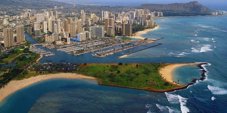 Honolulu Skyline on the island