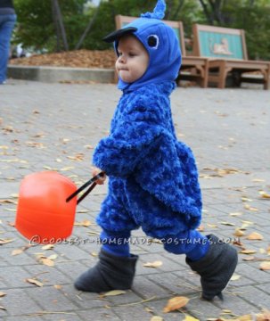 do-it-yourself Baby Blue Macaw outfit