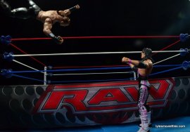 Wrestlemania 12 - Bret Hart vs Shawn Michaels - HBK diving to floor